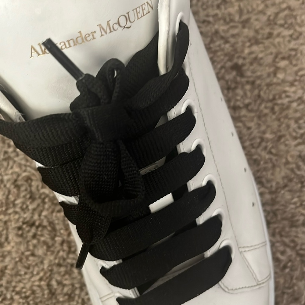 Men's Oversized Sneaker in White/black